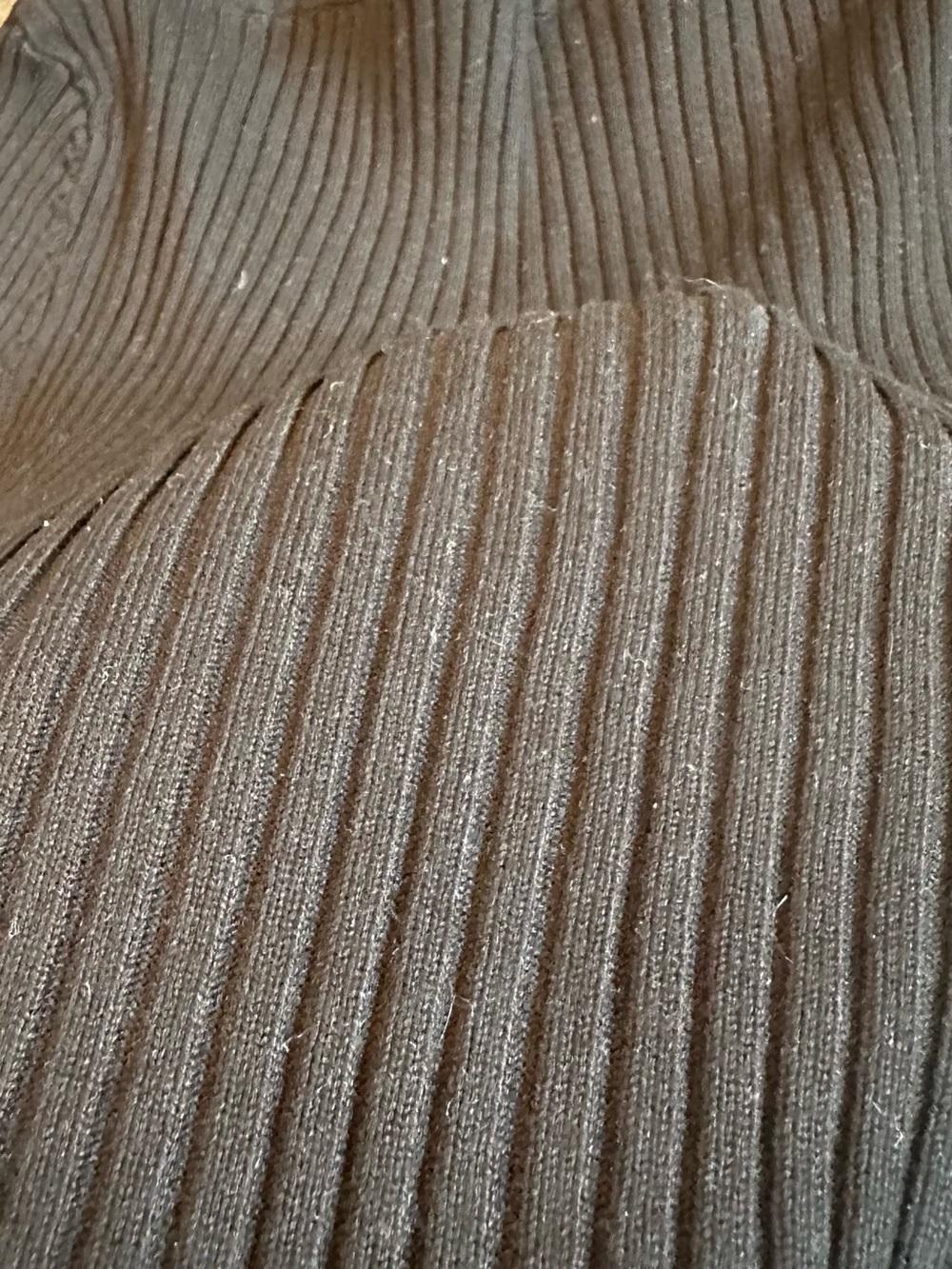 H&M Black Ribbed Off-Shoulder Knit Top - Picture 4 of 4